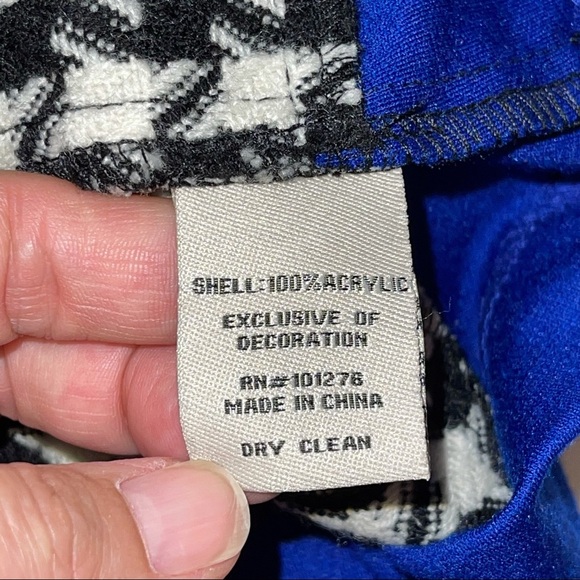 Beige by ECI Houndstooth Sleeveless Sheath Dress 10 - Picture 15 of 17